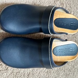 Bjork Comfort Clogs Size 11 Navy